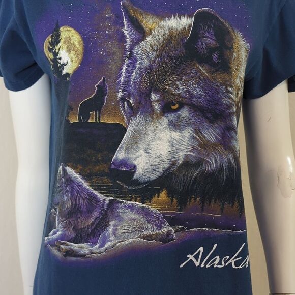 Alaska Tee Shirt Wolf Design Short Sleeves Size Medium - Picture 2 of 5